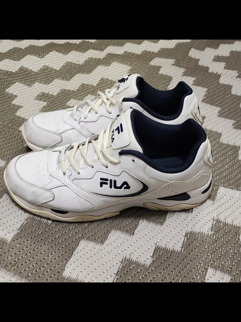Fila Tri Runner Men's Sneakers – White/Navy – Size 9.5 US